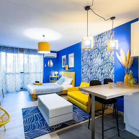Neon Oasis - Parking - Terrasse - Wifi - Διαμέρισμα Νιμ