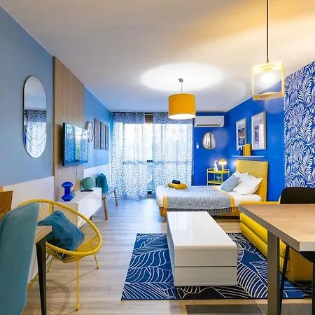 Neon Oasis - Parking - Terrasse - Wifi - Apartment *