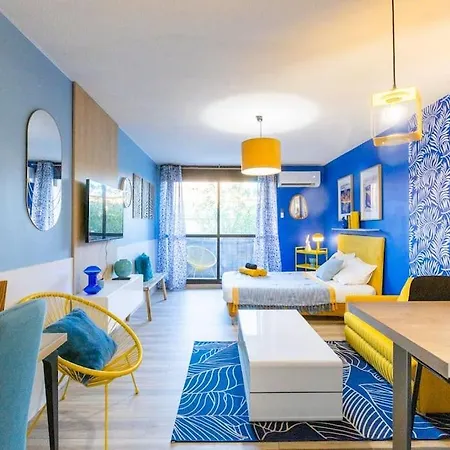 Neon Oasis - Parking - Terrasse - Wifi - * Νιμ