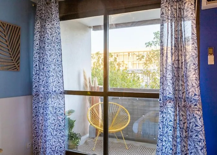 Neon Oasis - Parking - Terrasse - Wifi - Apartment *